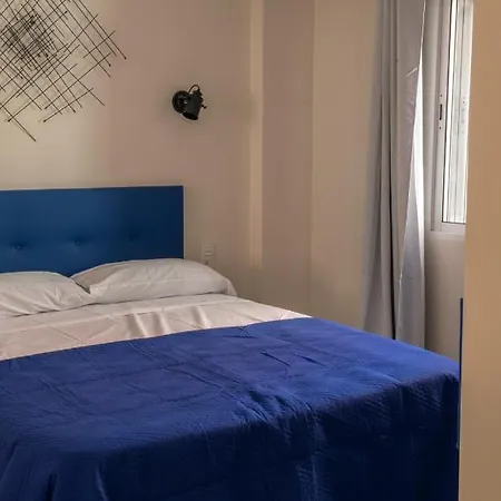 La Chica De La Perla Torremolinos