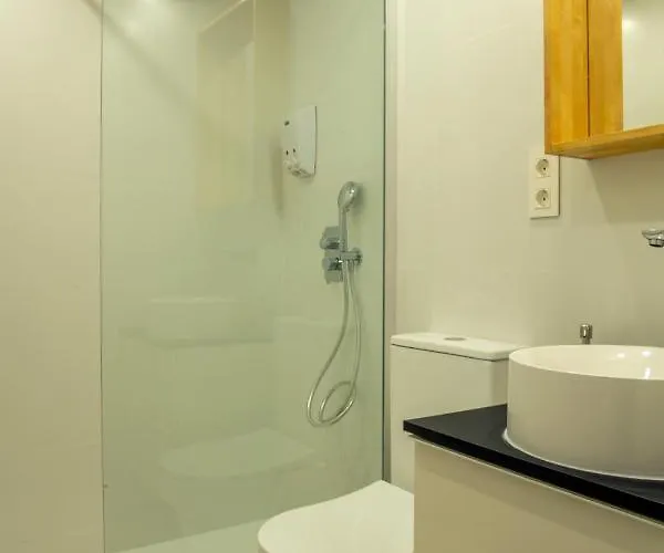 La Chica De La Perla Torremolinos