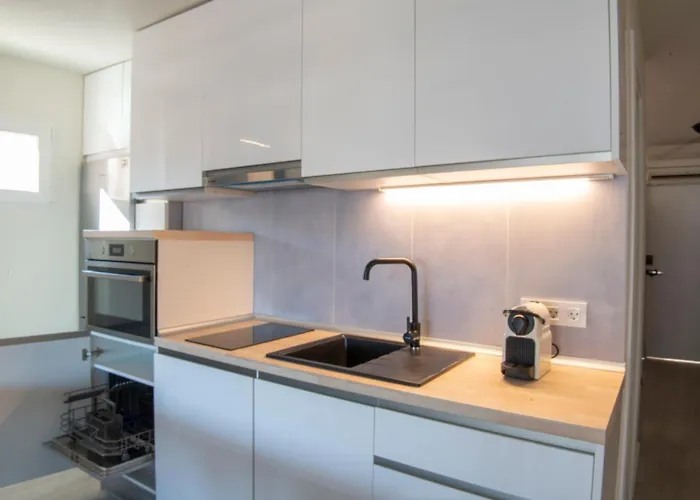 La Chica De La Perla Torremolinos