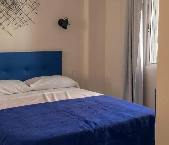 La Chica De La Perla Torremolinos