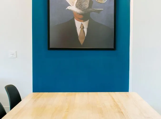 La Chica De La Perla Torremolinos